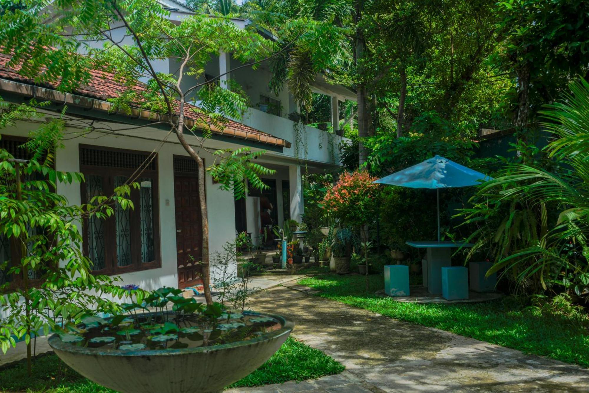 Palm Garden Guest House กอลล์ ภายนอก รูปภาพ
