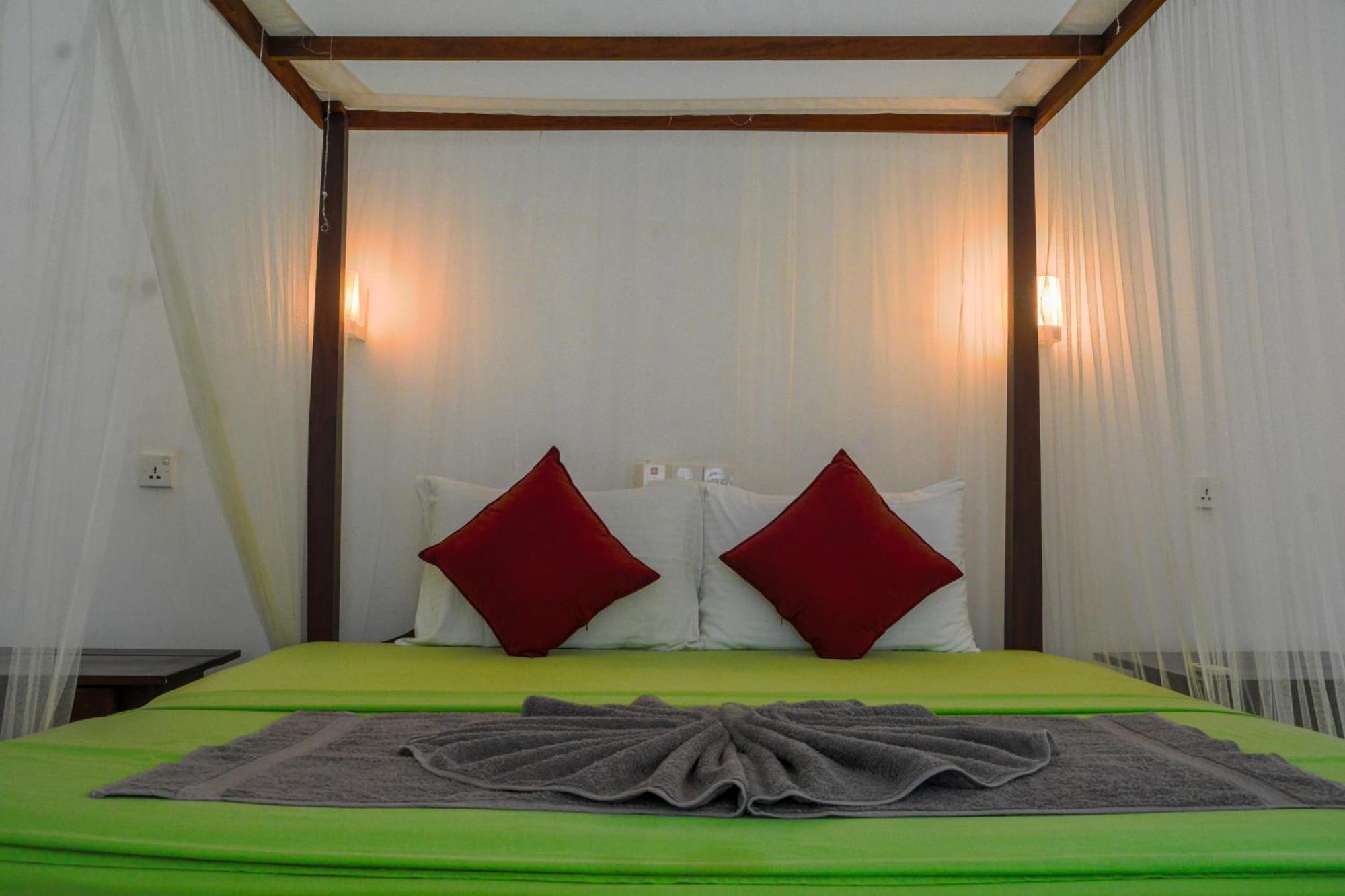 Palm Garden Guest House กอลล์ ภายนอก รูปภาพ